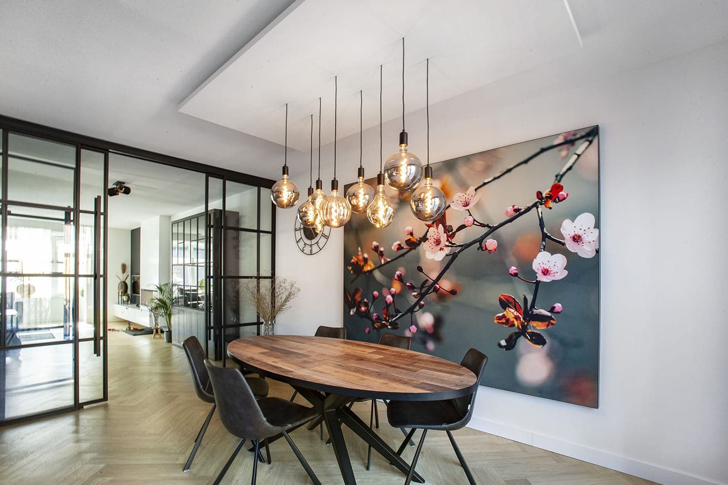 EASY Noise Control ist Ihr erfahrener Partner für Raumakustik in privaten und gewerblichen Bereichen. Unser Fokus liegt auf der spürbaren Verbesserung der Akustik in Gebäuden. Zudem bieten wir ein umfangreiches Sortiment an akustischen Materialien, lieferbar direkt ab Lager.